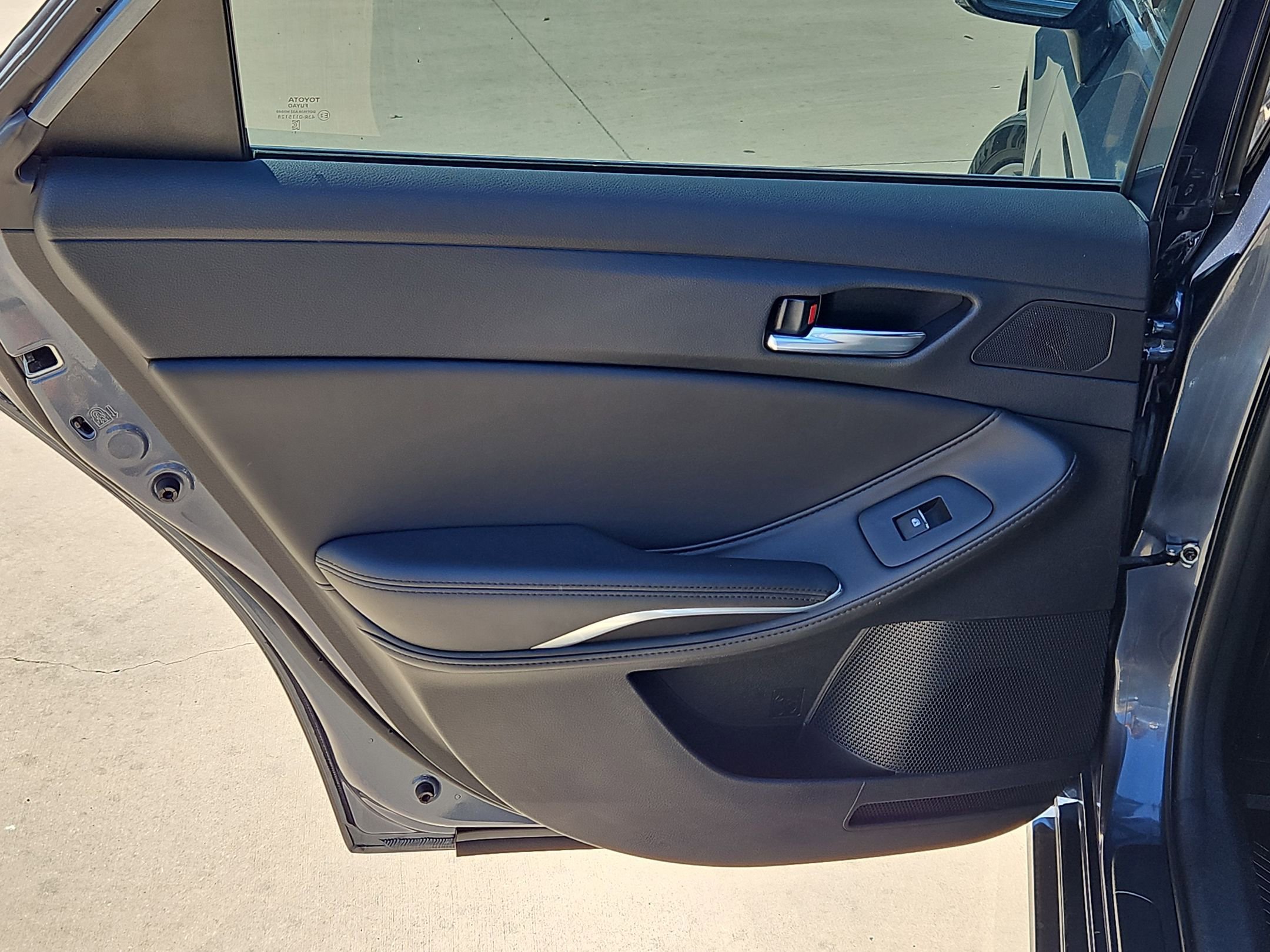 Used 2022 Toyota Avalon XLE FWD image 15