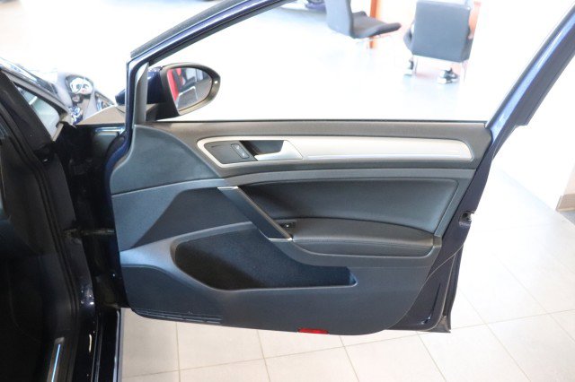 Used 2016 Volkswagen e-Golf SEL Premium image 27