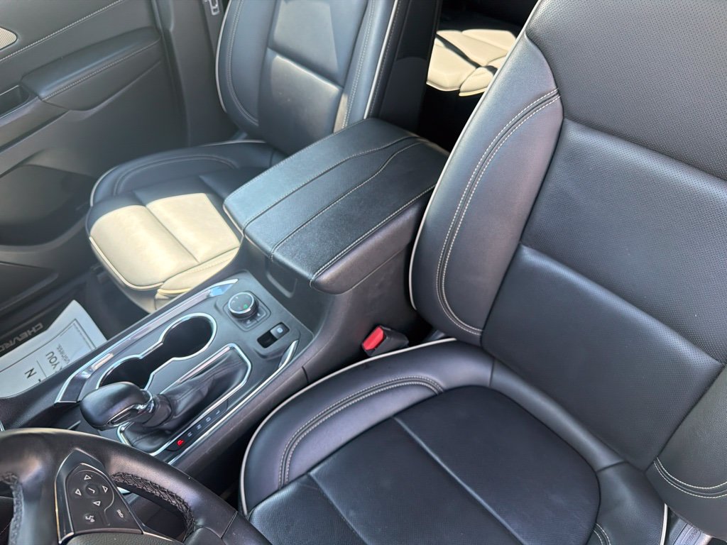 Used 2023 Chevrolet Traverse Premier AWD/4WD image 19