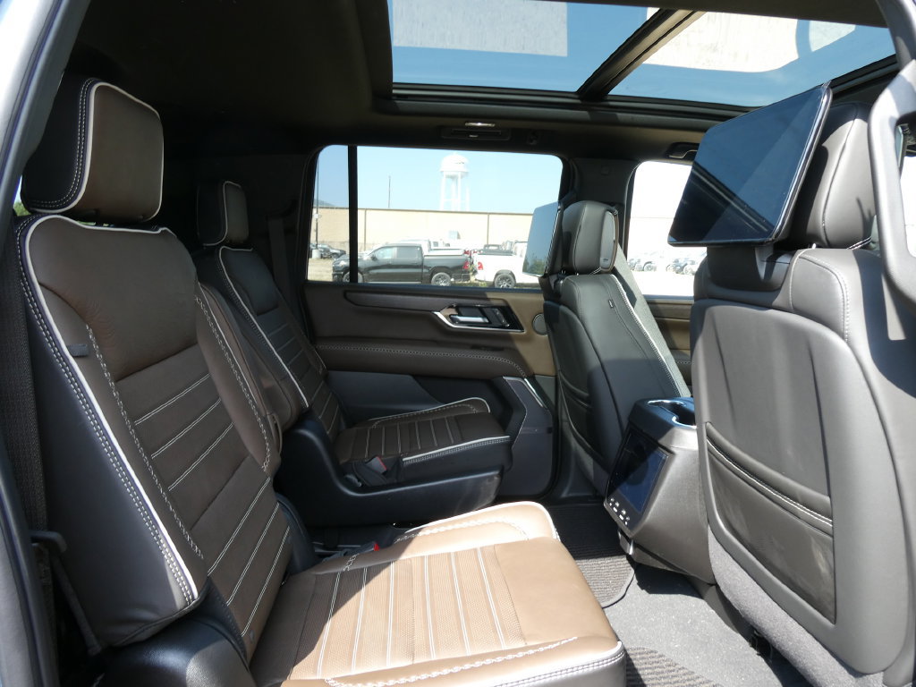 New 2026 GMC Yukon XL Denali Ultimate AWD/4WD image 13