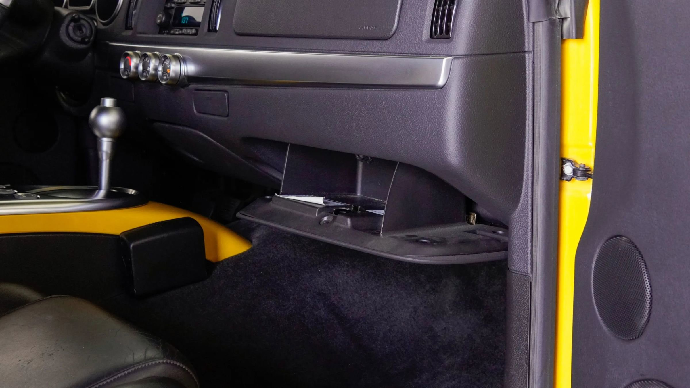 Used 2006 Chevrolet SSR w/ Preferred Equipment Group image 75