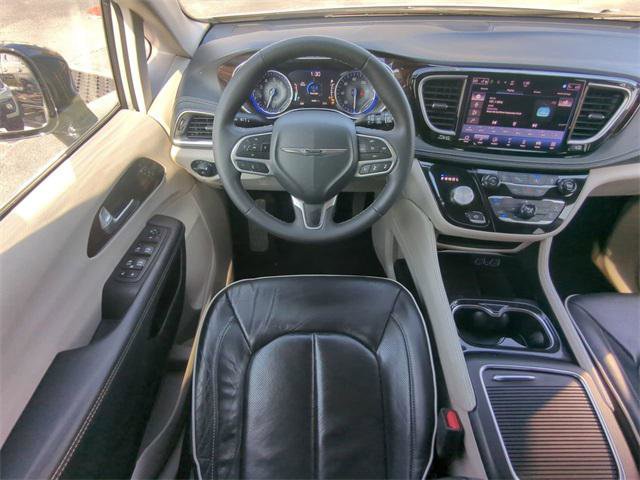 Certified 2024 Chrysler Pacifica Limited image 20