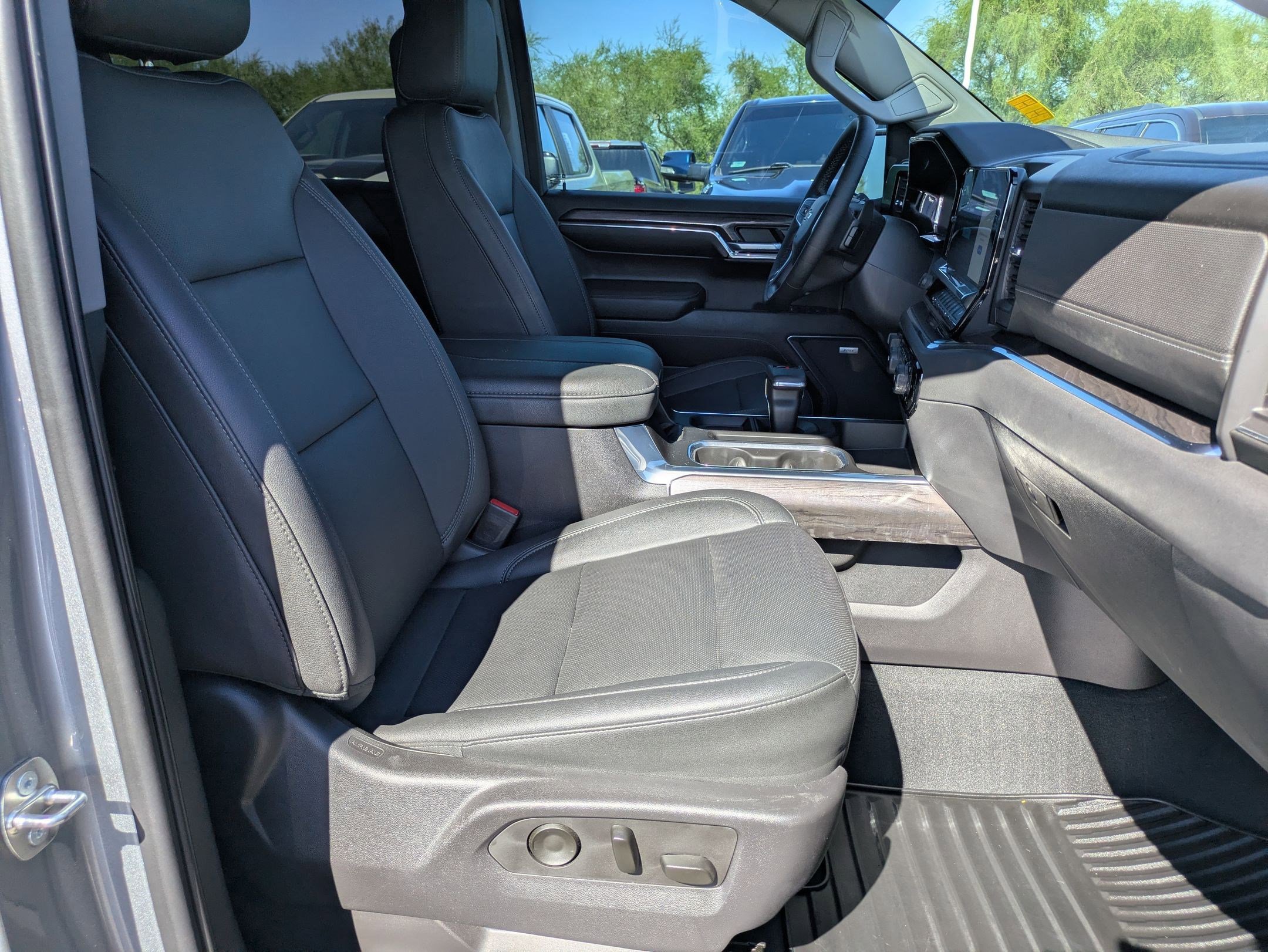 Used 2023 Chevrolet Silverado 1500 LTZ w/ Z71 Off-Road Package image 27