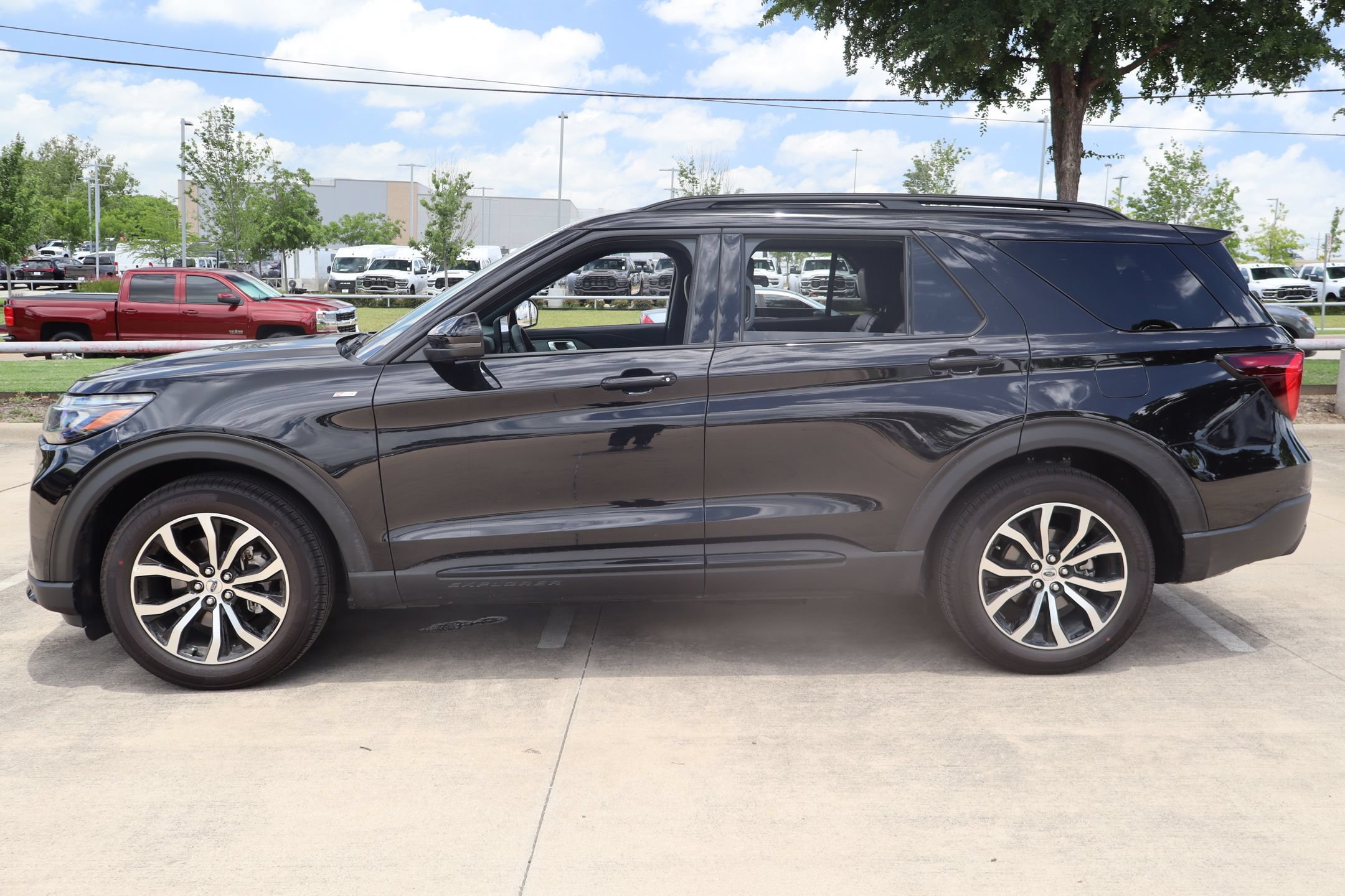 Certified 2026 Ford Explorer ST-Line RWD image 7