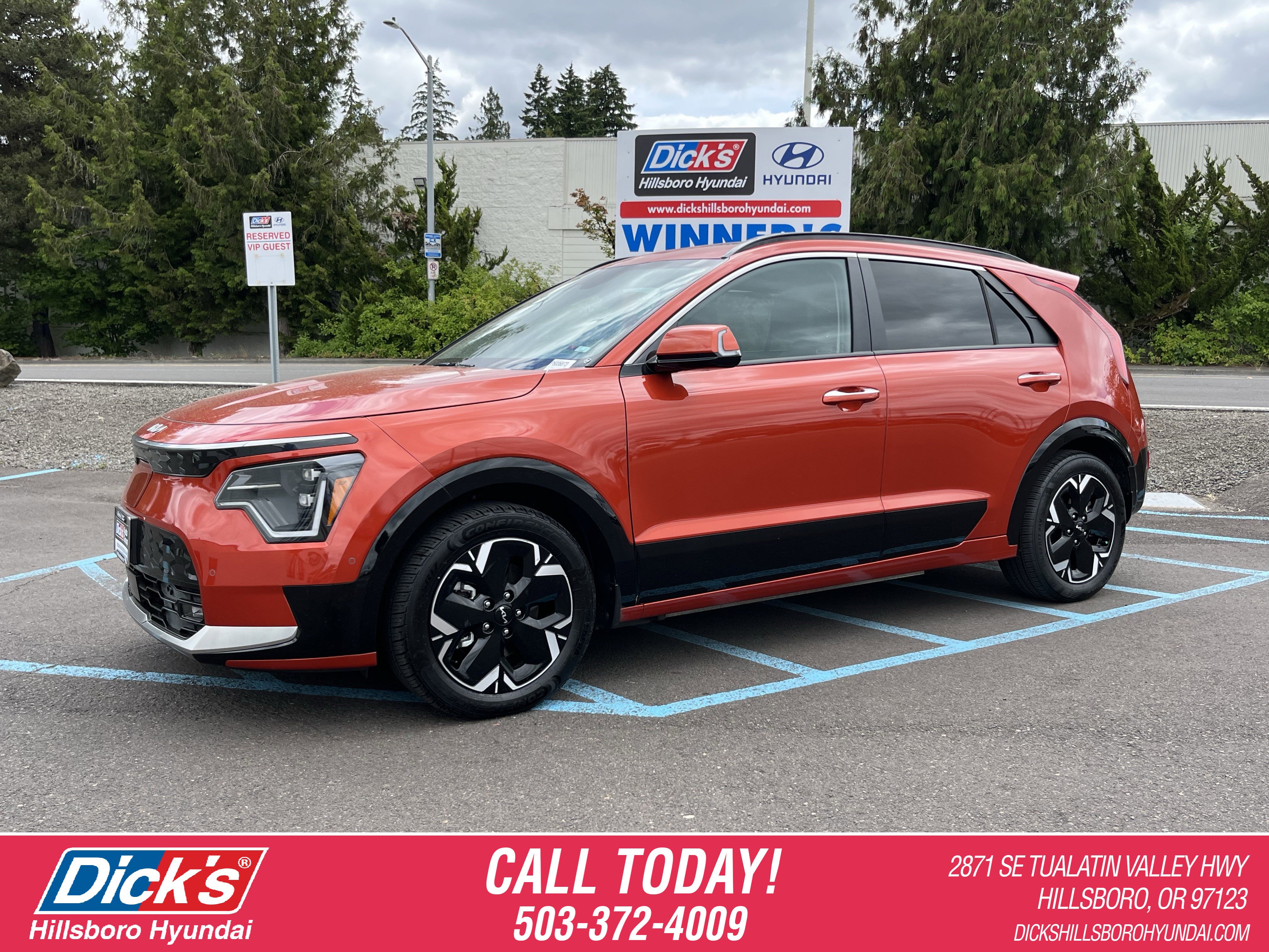 Used 2023 Kia Niro Wave w/ Wave Preserve Package FWD image 1