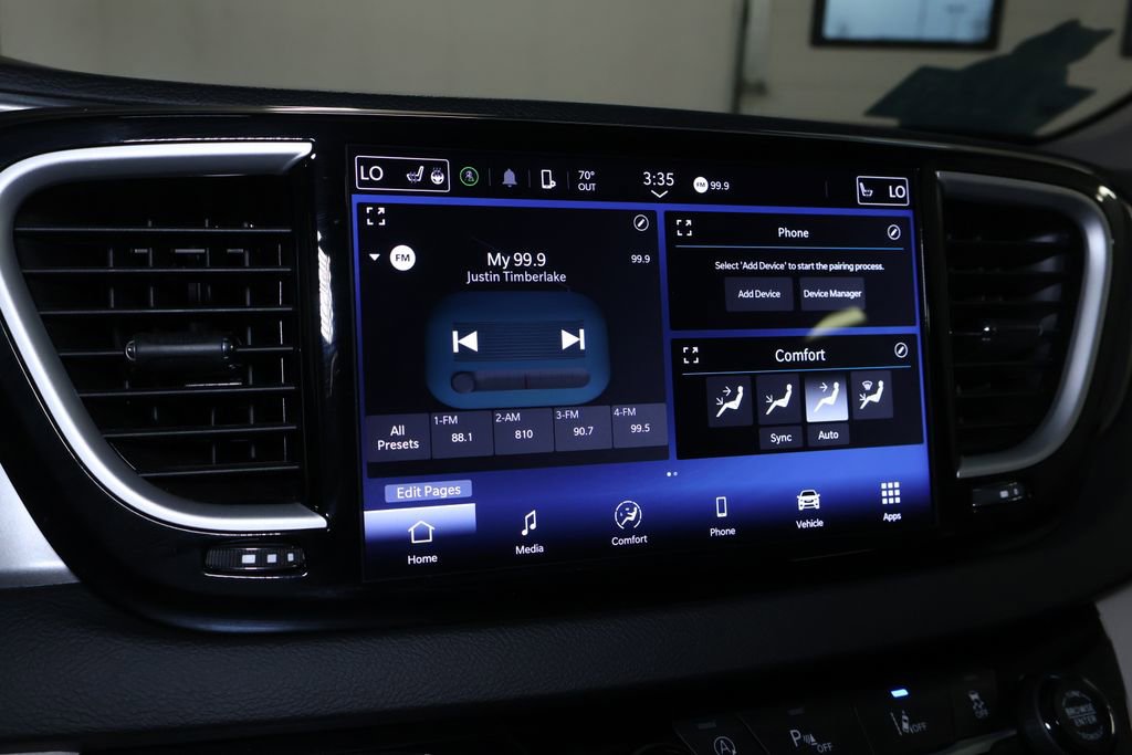 Used 2024 Chrysler Pacifica Touring-L image 30