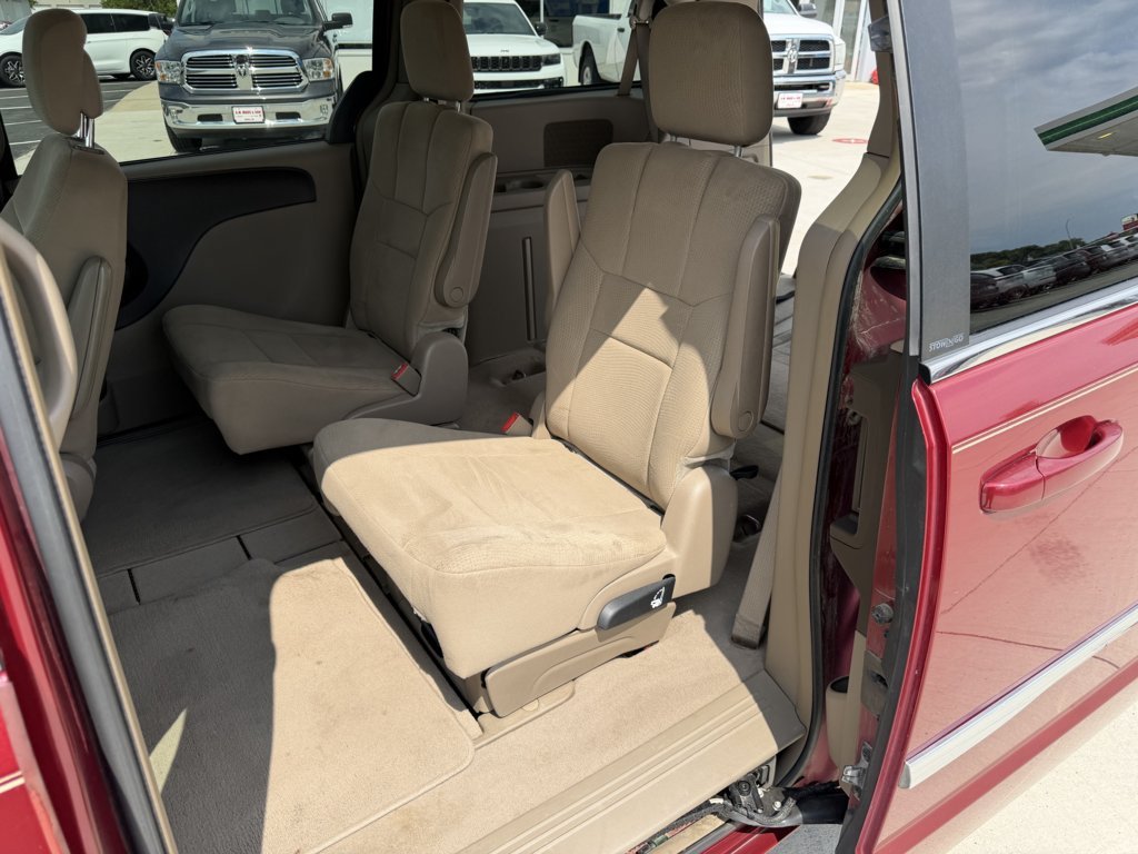 Used 2012 Chrysler Town & Country Touring w/ Entertainment Group #1 FWD image 17