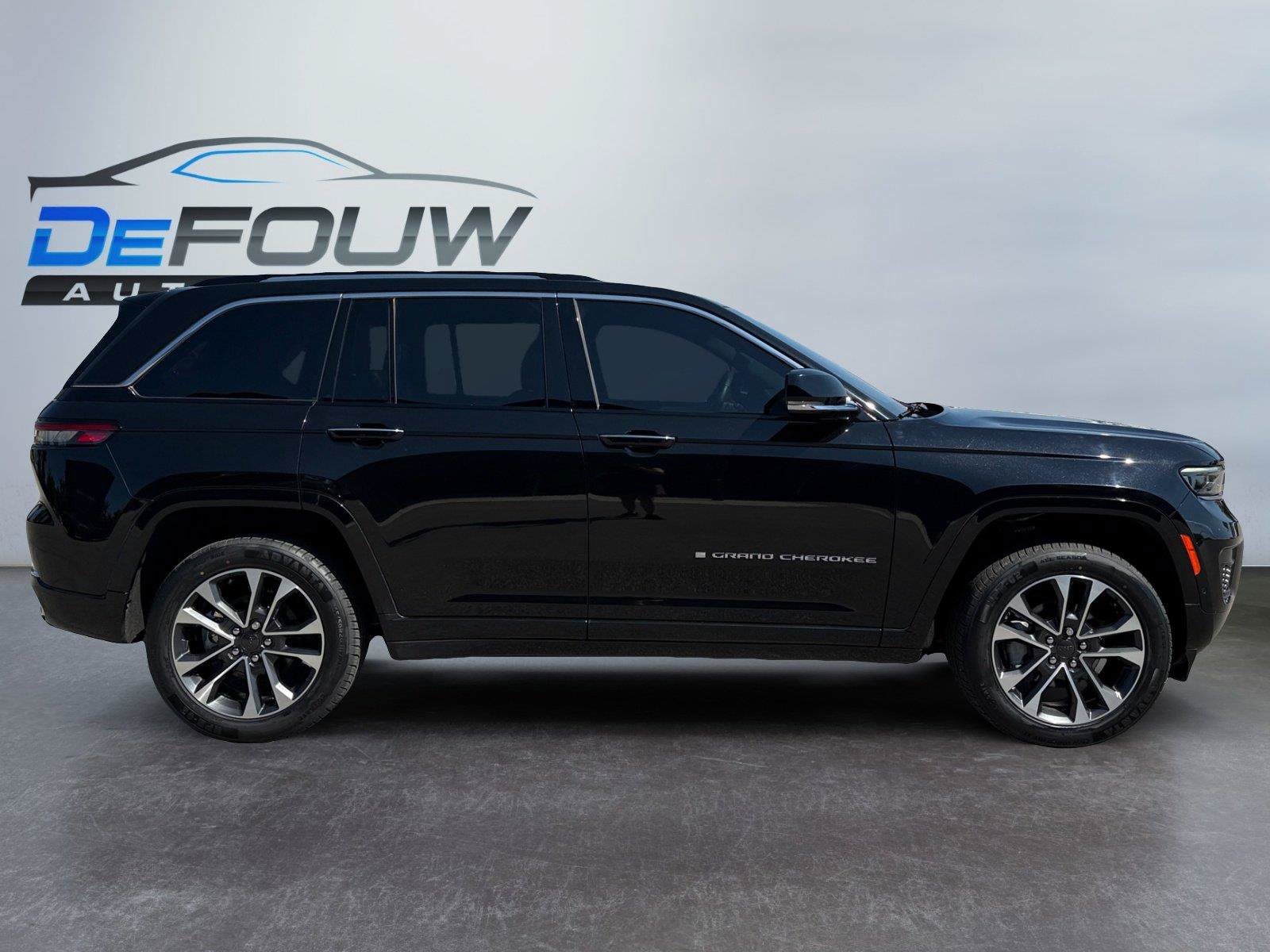 Used 2022 Jeep Grand Cherokee Overland AWD/4WD image 2