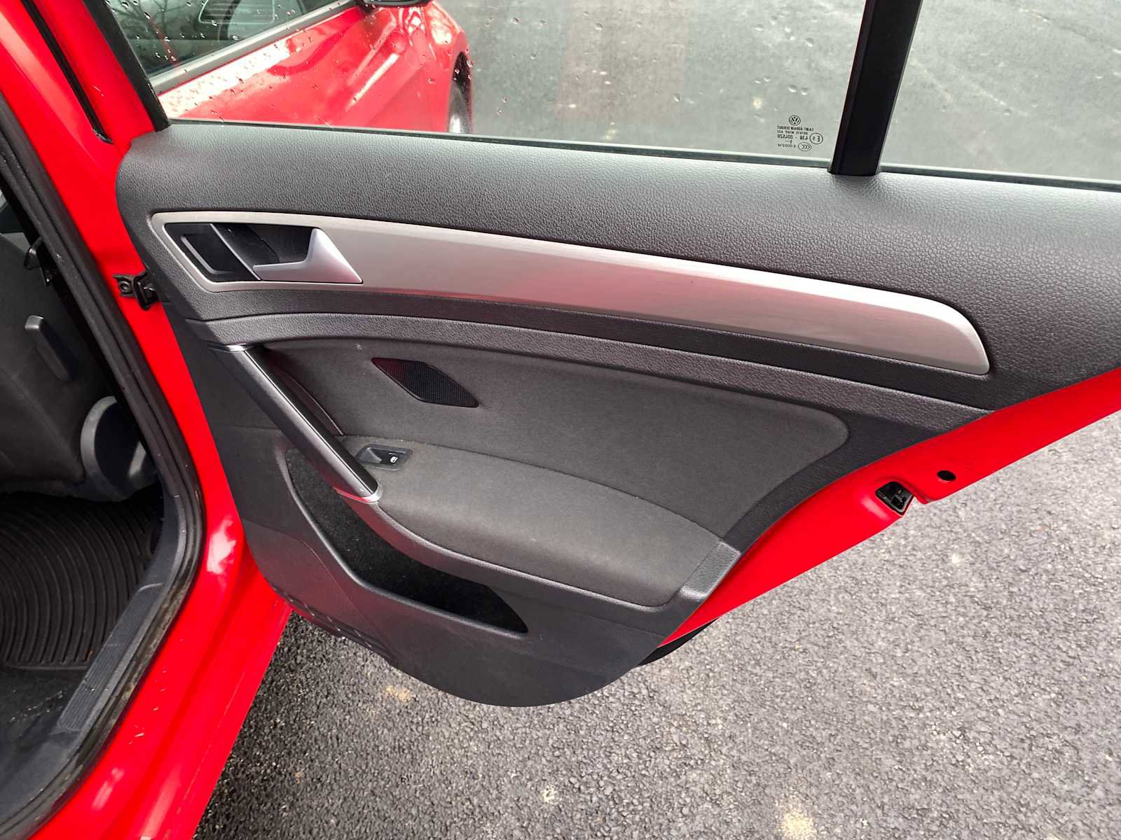 Used 2016 Volkswagen Golf S image 31