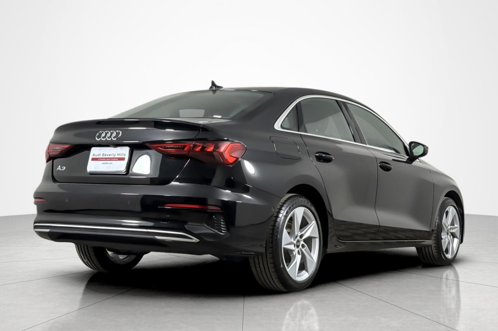 Used 2023 Audi A3 2.0T Premium Plus w/ Premium Plus Package FWD image 5