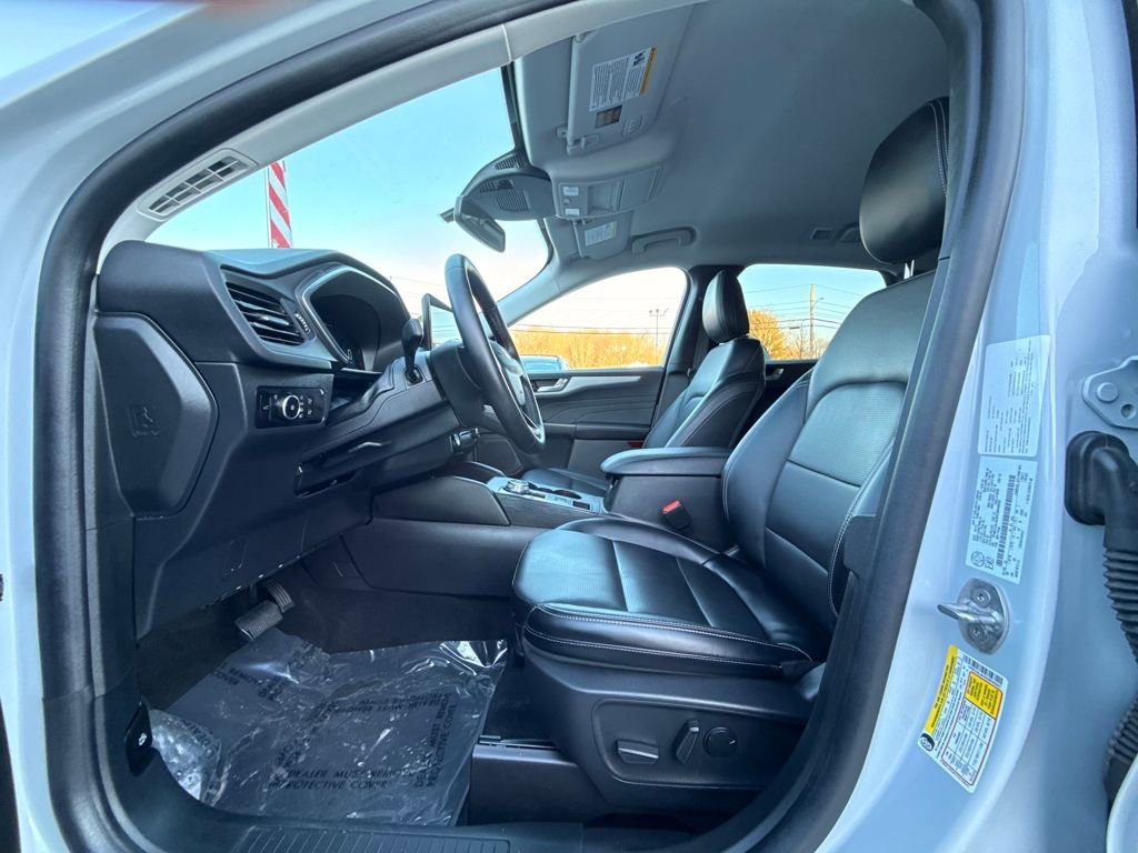 Used 2025 Ford Escape Platinum image 23