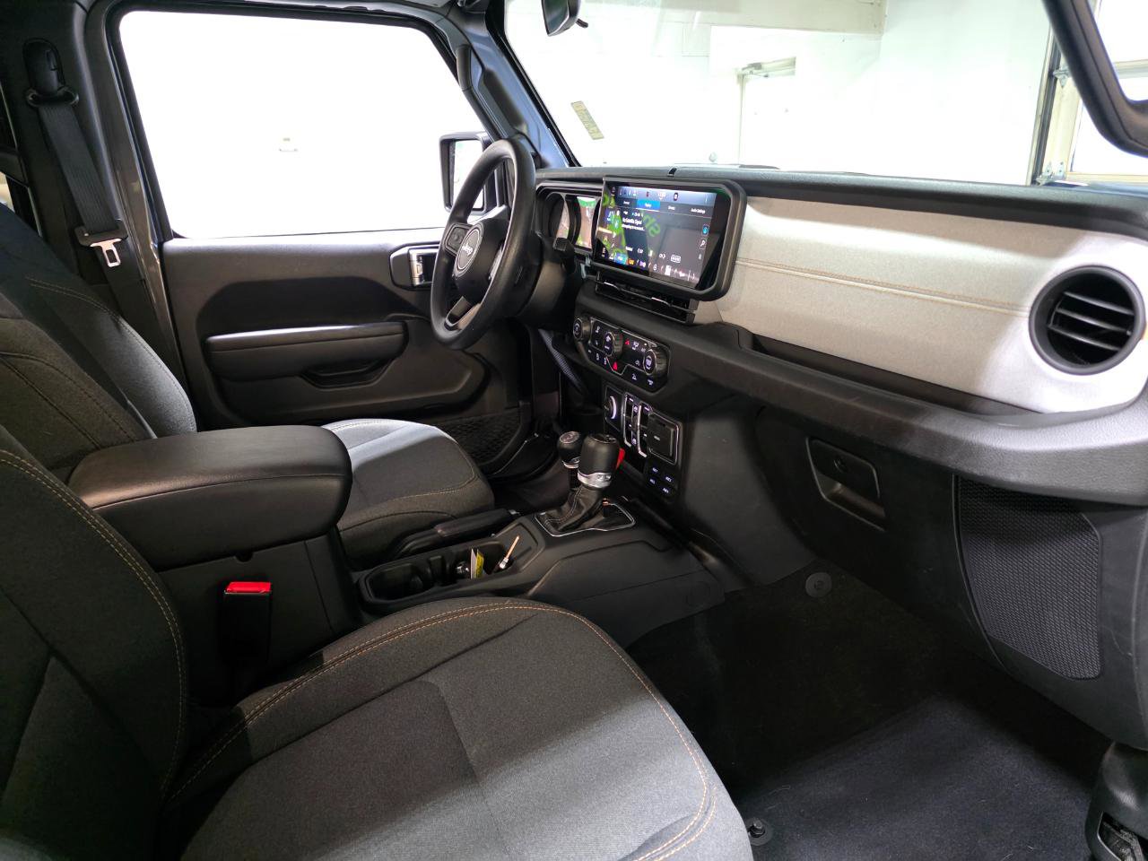 Used 2025 Jeep Gladiator Sport image 27