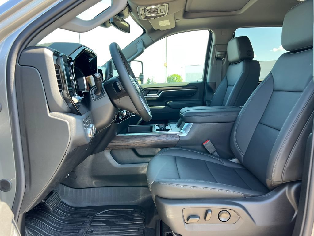 New 2026 GMC Sierra 2500 SLT w/ SLT Premium Package AWD/4WD image 4