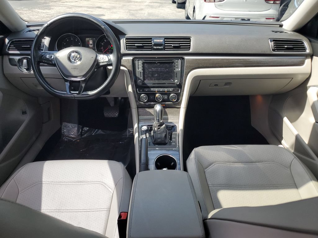 Used 2018 Volkswagen Passat 2.0T SE FWD image 15