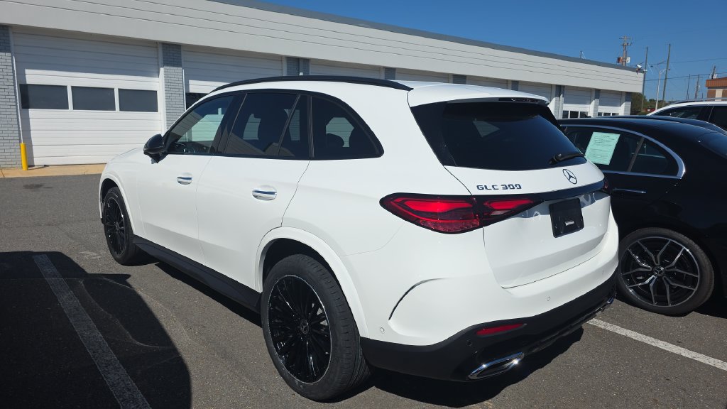 Certified 2026 Mercedes-Benz GLC 300 image 4
