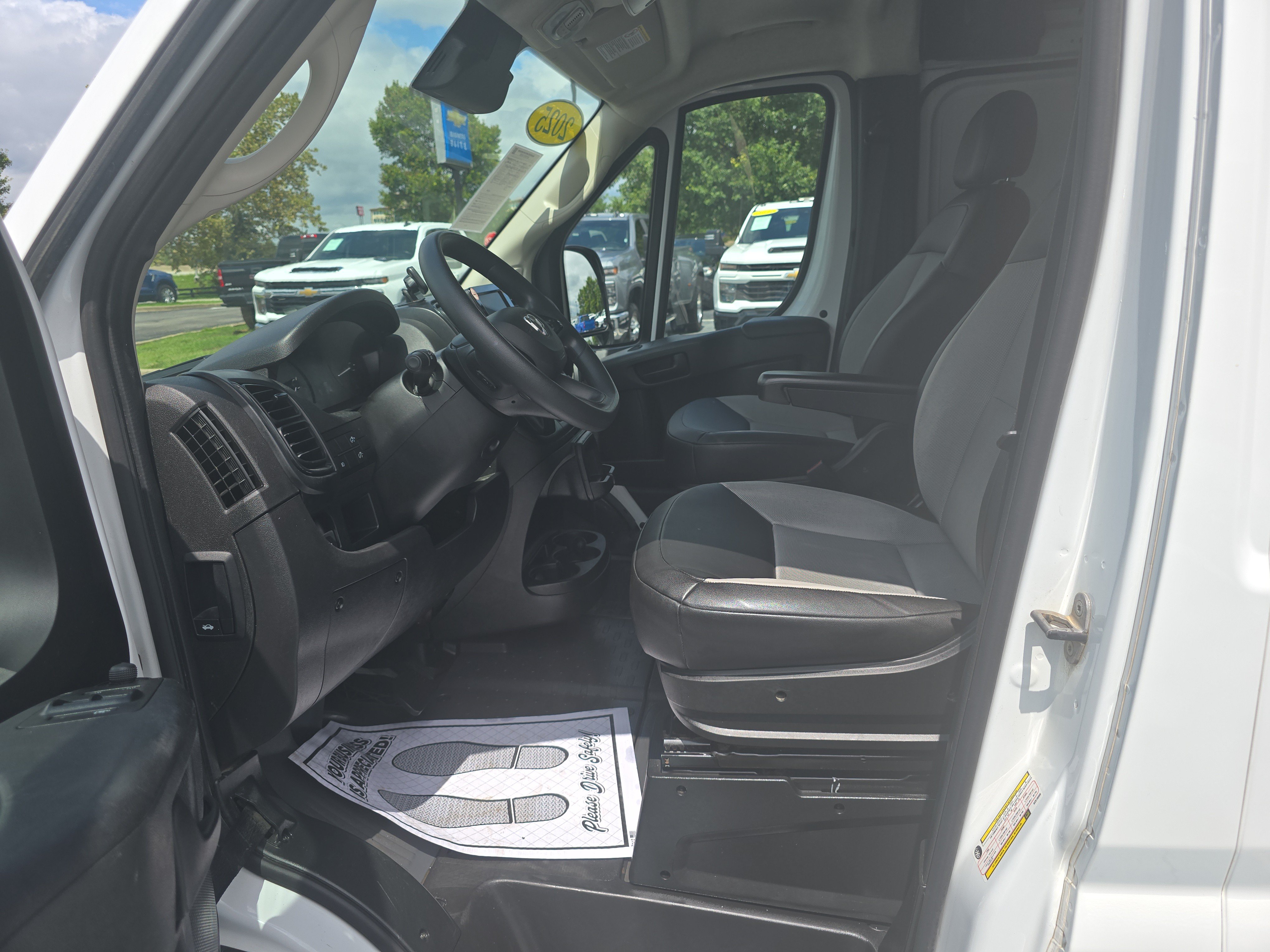 Used 2025 RAM ProMaster 2500 w/ Convenience Group FWD image 14