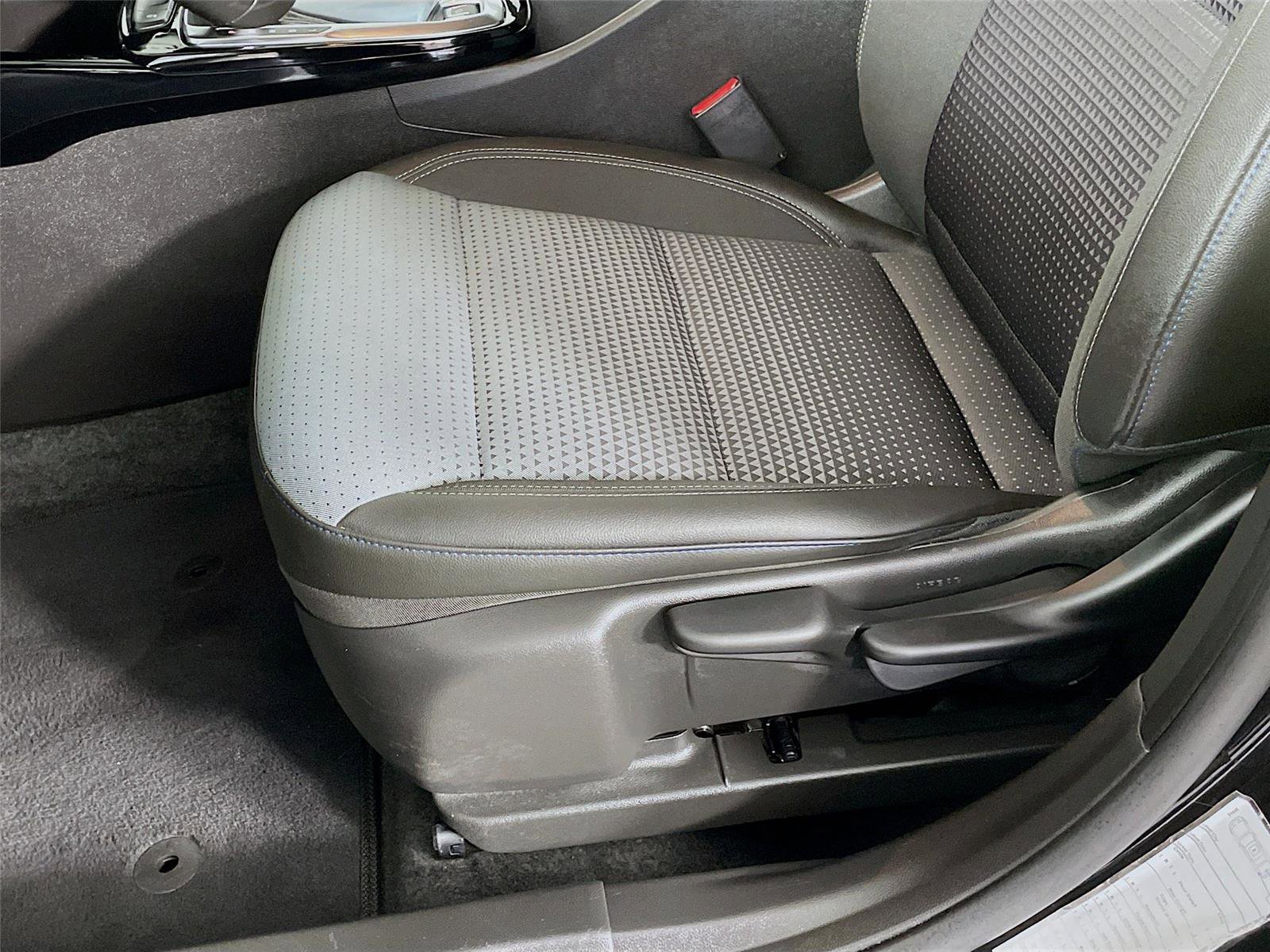 Used 2025 Chevrolet Trax LT w/ LT Convenience Package image 21