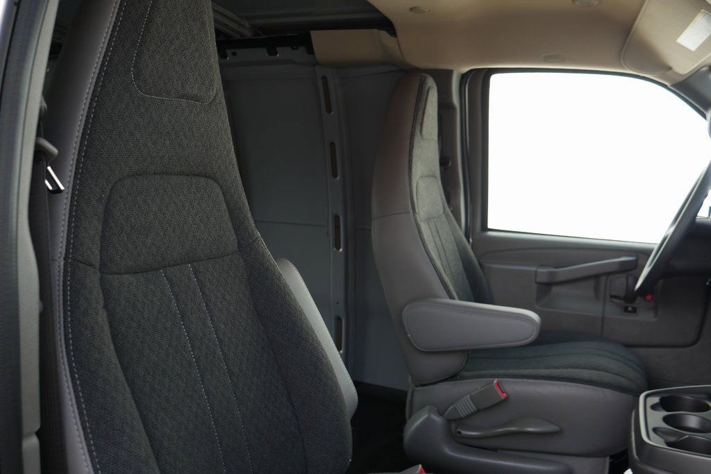 New 2025 Chevrolet Express 2500 w/ Enhanced Convenience Package image 19