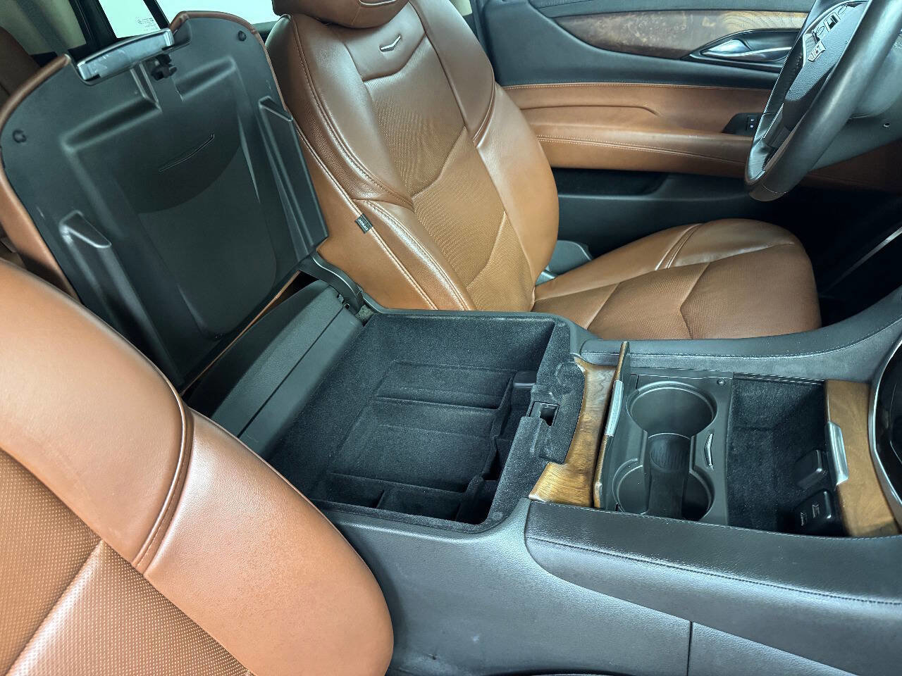 Used 2020 Cadillac Escalade Premium Luxury AWD/4WD image 40