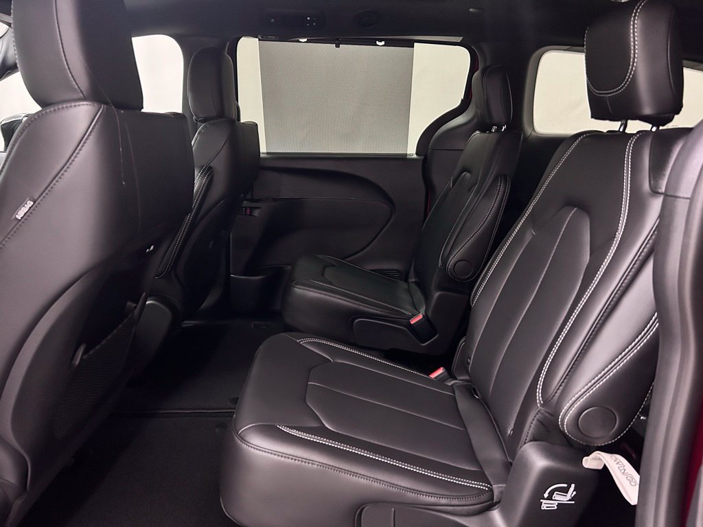 New 2026 Chrysler Pacifica Select AWD/4WD image 14