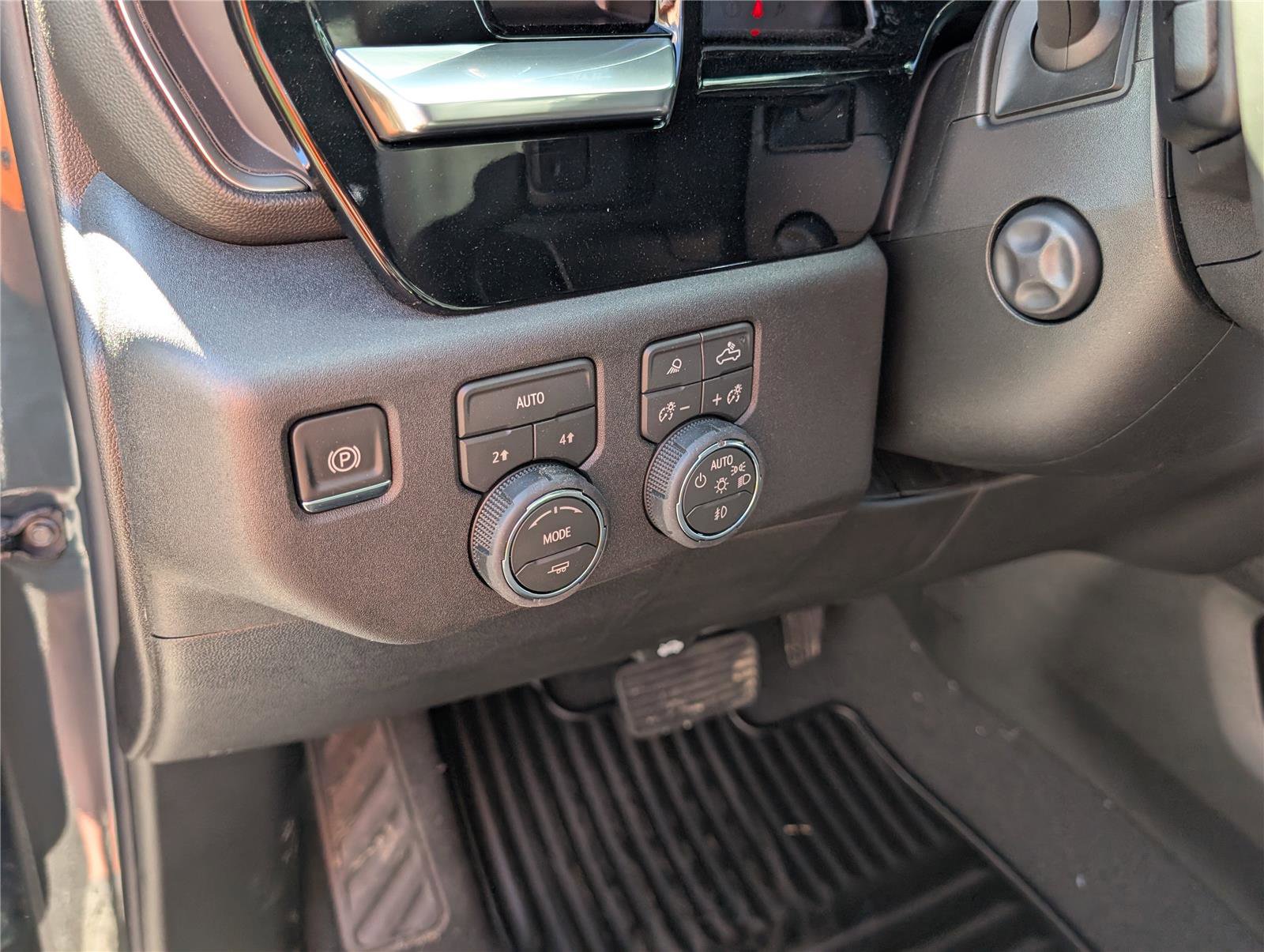 New 2026 Chevrolet Silverado 1500 LTZ w/ LTZ Convenience Package II image 18