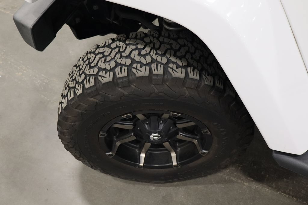 Used 2012 Jeep Wrangler Unlimited Sahara w/ Max Tow Pkg AWD/4WD image 34