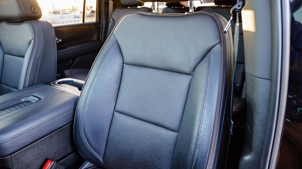 Used 2024 Chevrolet Suburban High Country w/ Premium Package image 31