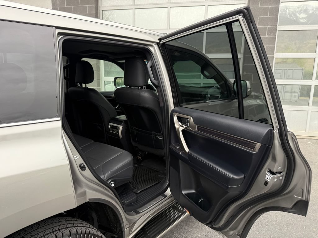 Used 2020 Lexus GX 460 Premium w/ Premium Package AWD/4WD image 24