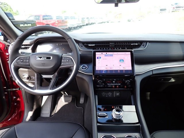 New 2025 Jeep Grand Cherokee Limited w/ Black Appearance Package image 14