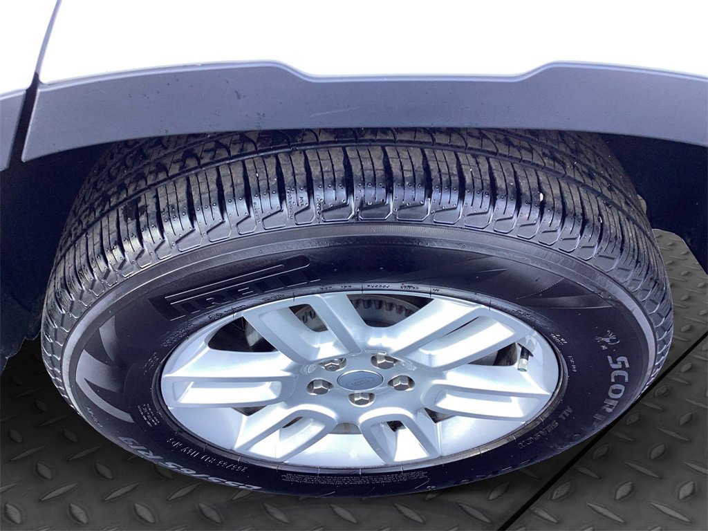 Used 2023 Land Rover Defender 110 S image 35