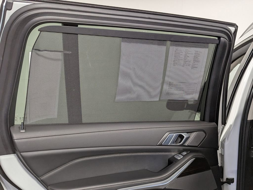 Used 2023 BMW X7 xDrive40i image 46