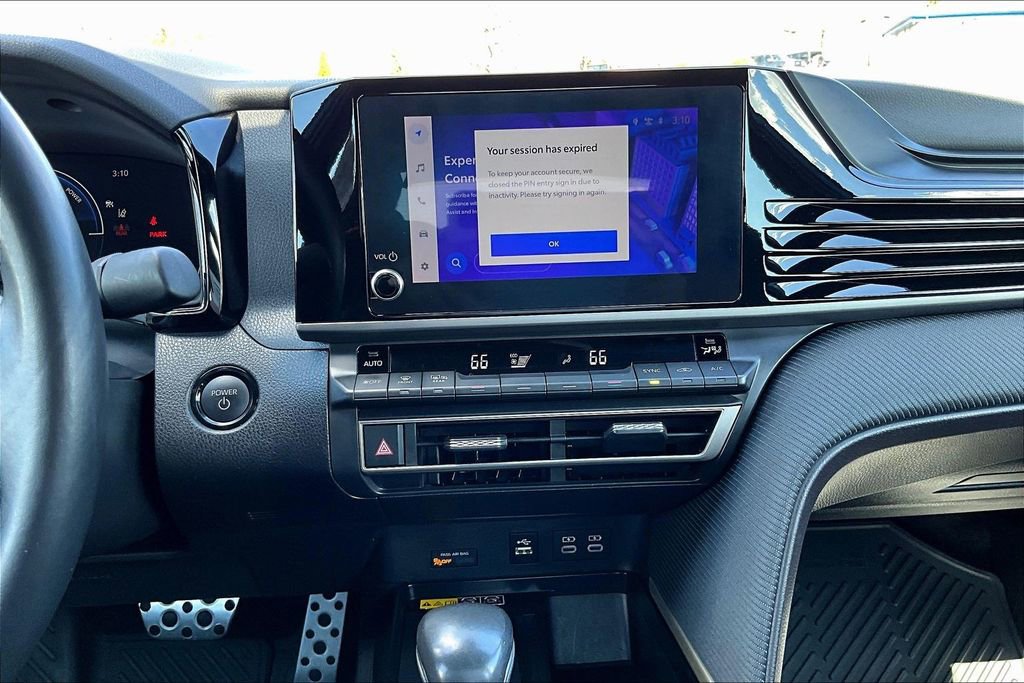 Used 2025 Toyota Camry SE image 31