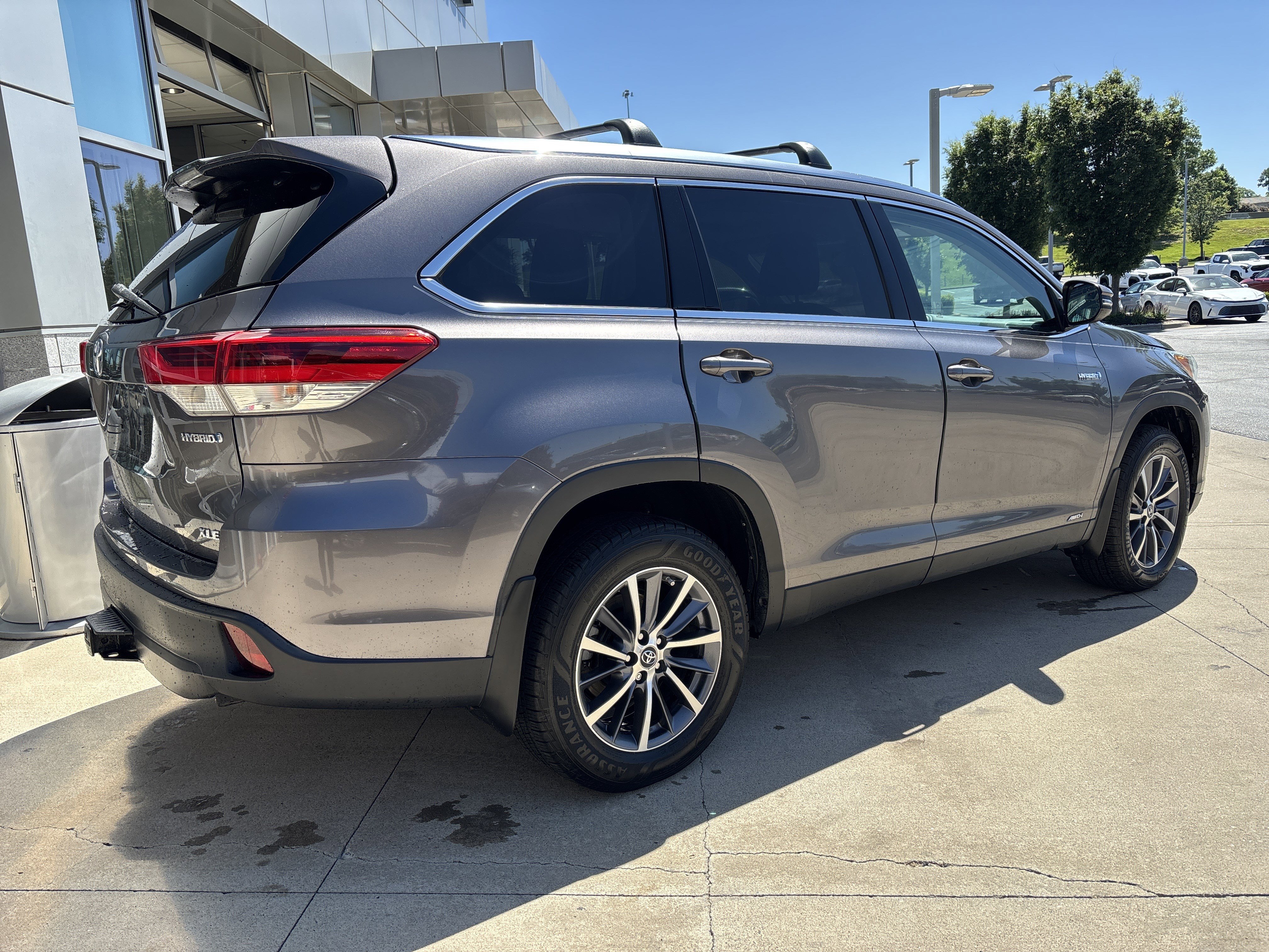 Used 2019 Toyota Highlander XLE AWD/4WD image 6