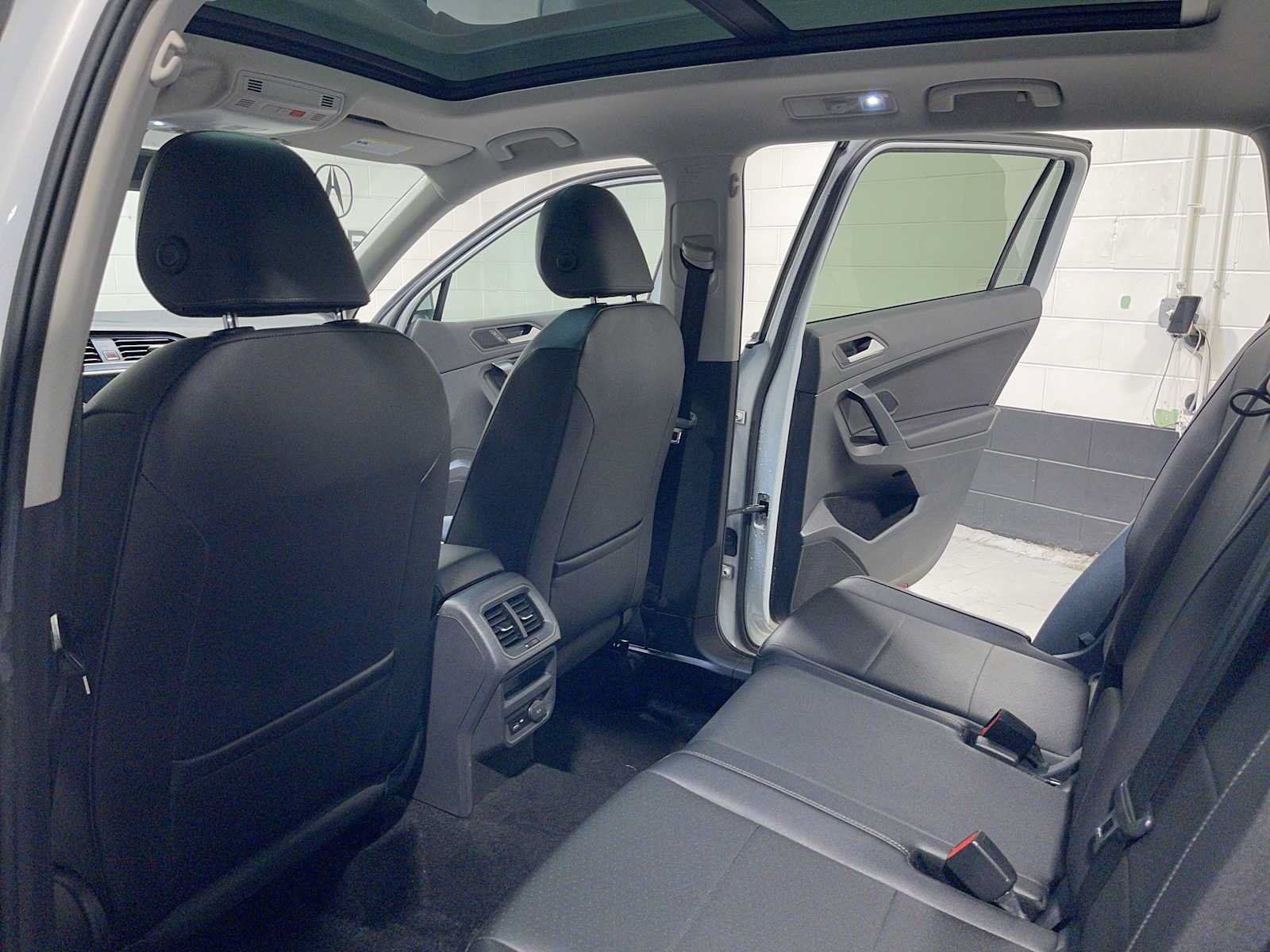 Used 2019 Volkswagen Tiguan SEL AWD/4WD image 12