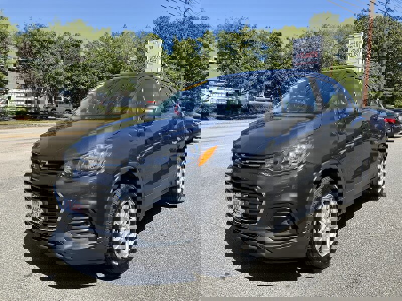 Used 2020 Chevrolet Trax LS image 1