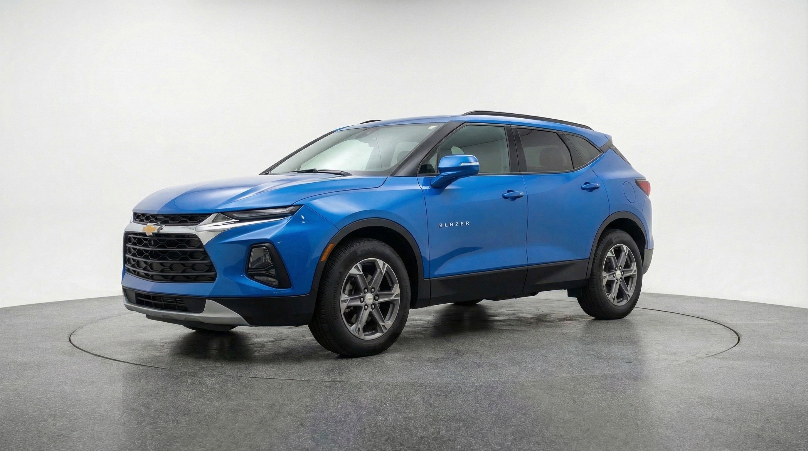 Used 2025 Chevrolet Blazer LT FWD image 3