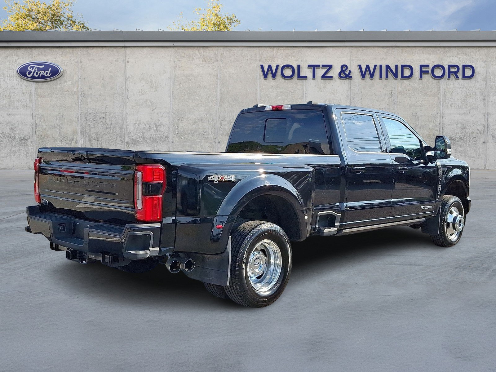Used 2025 Ford F350 Platinum AWD/4WD image 6