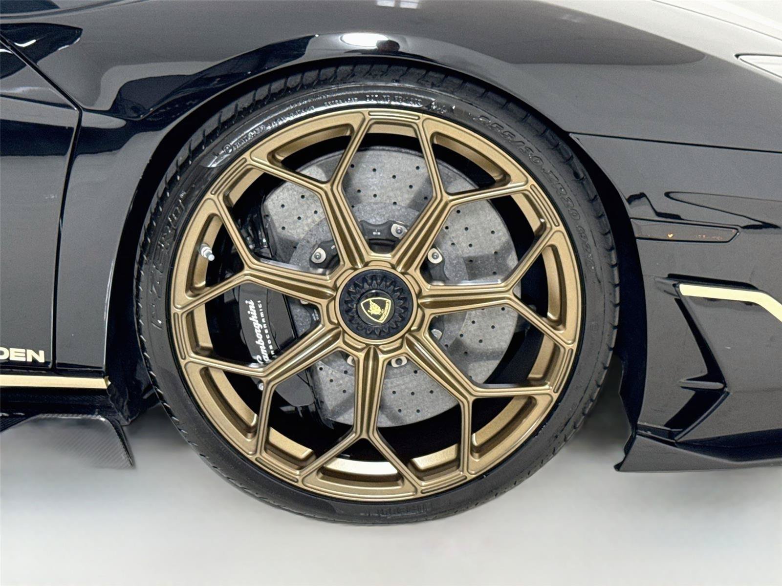 Used 2020 Lamborghini Aventador SVJ AWD/4WD image 38