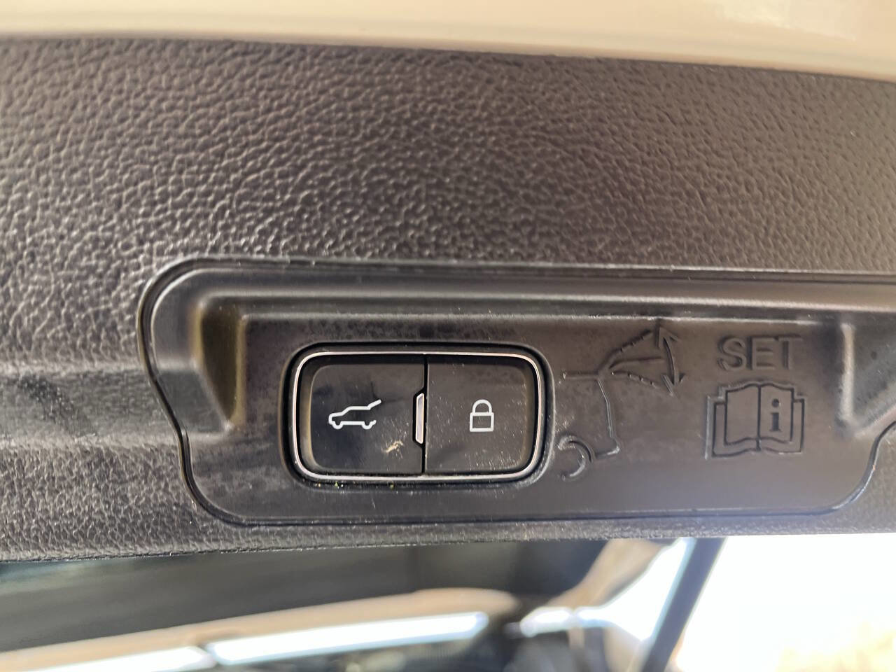 Used 2020 Ford Explorer Platinum image 36