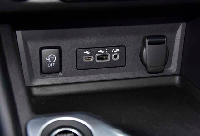 Used 2025 Nissan Sentra SR w/ SR Premium Package image 24