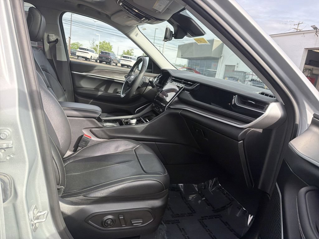 Used 2022 Jeep Grand Cherokee Limited 4xe w/ Luxury Tech Group II AWD/4WD image 15