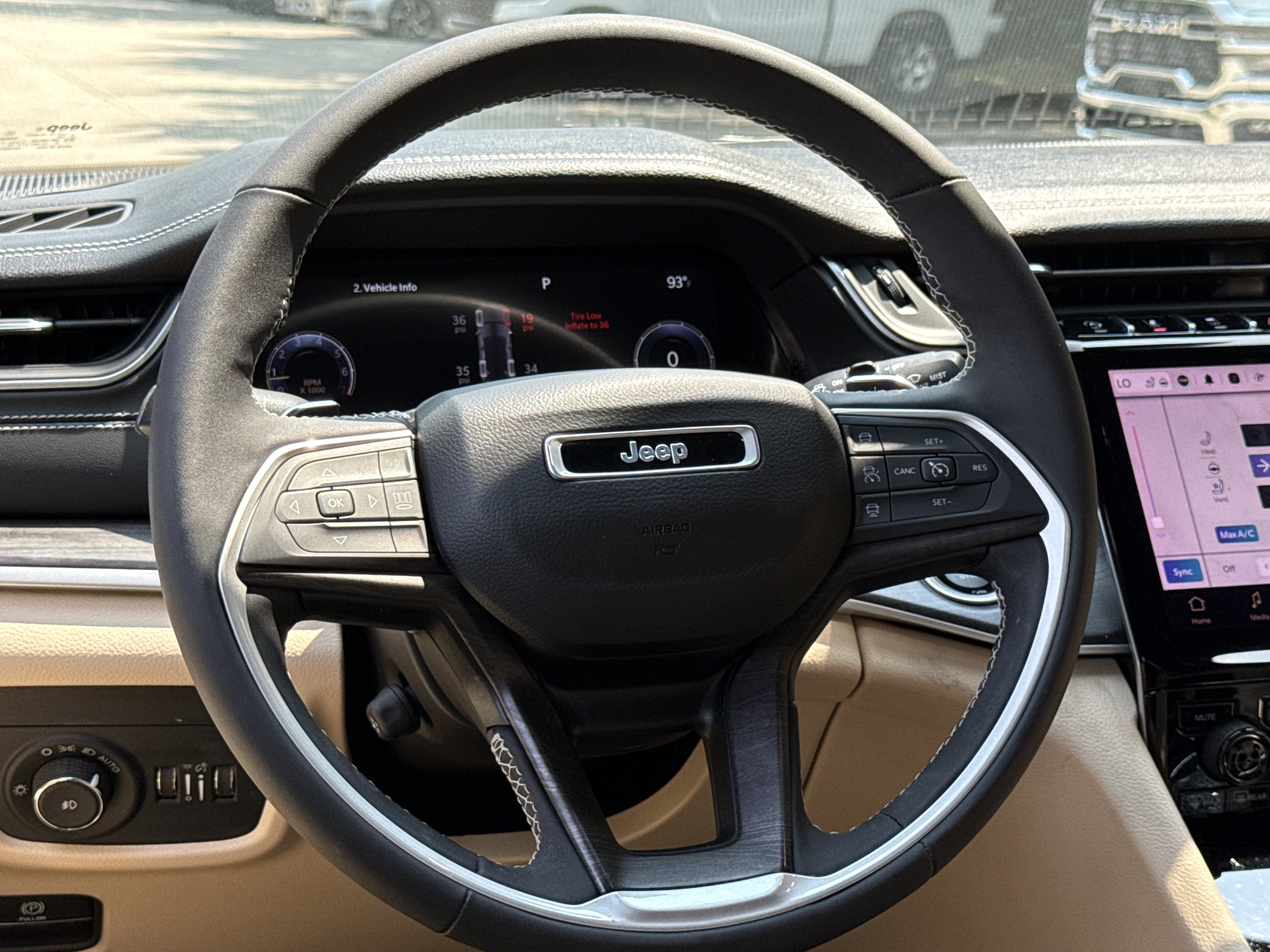 Used 2023 Jeep Grand Cherokee Limited w/ Luxury Tech Group II RWD image 23