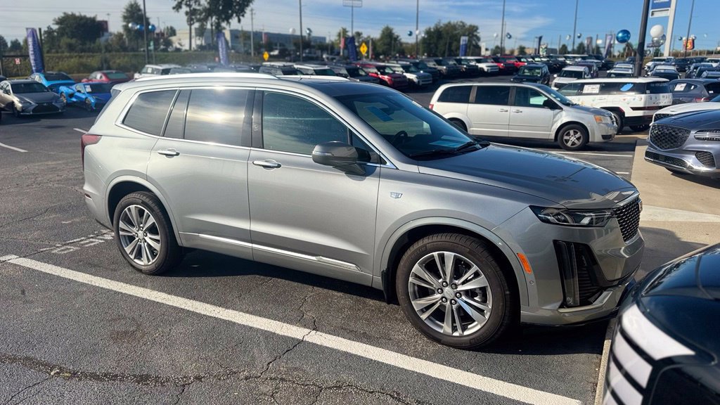 Used 2025 Cadillac XT6 Premium Luxury w/ Technology Package AWD/4WD image 6