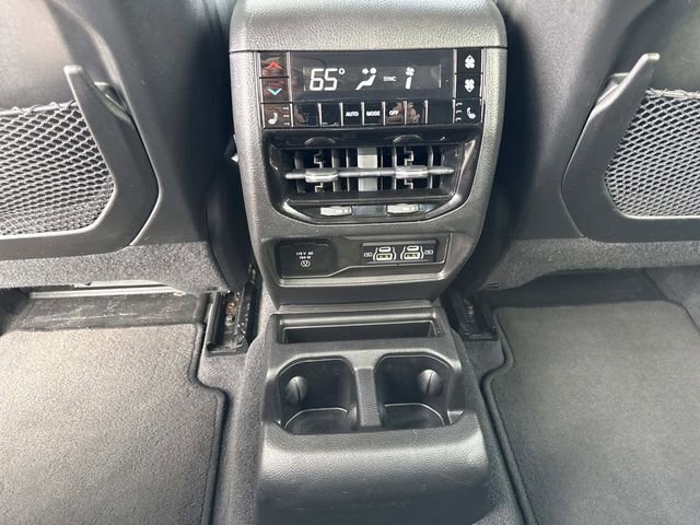 Used 2022 Jeep Grand Cherokee L Limited w/ Black Appearance Package RWD image 31