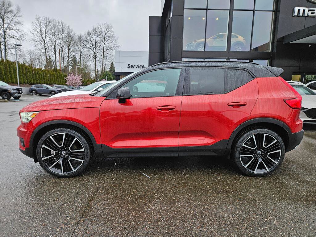 Used 2020 Volvo XC40 T5 R-Design image 2
