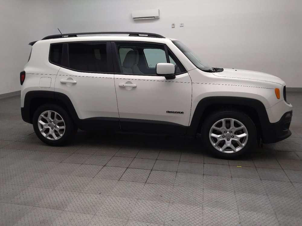 Used 2017 Jeep Renegade Latitude FWD image 11
