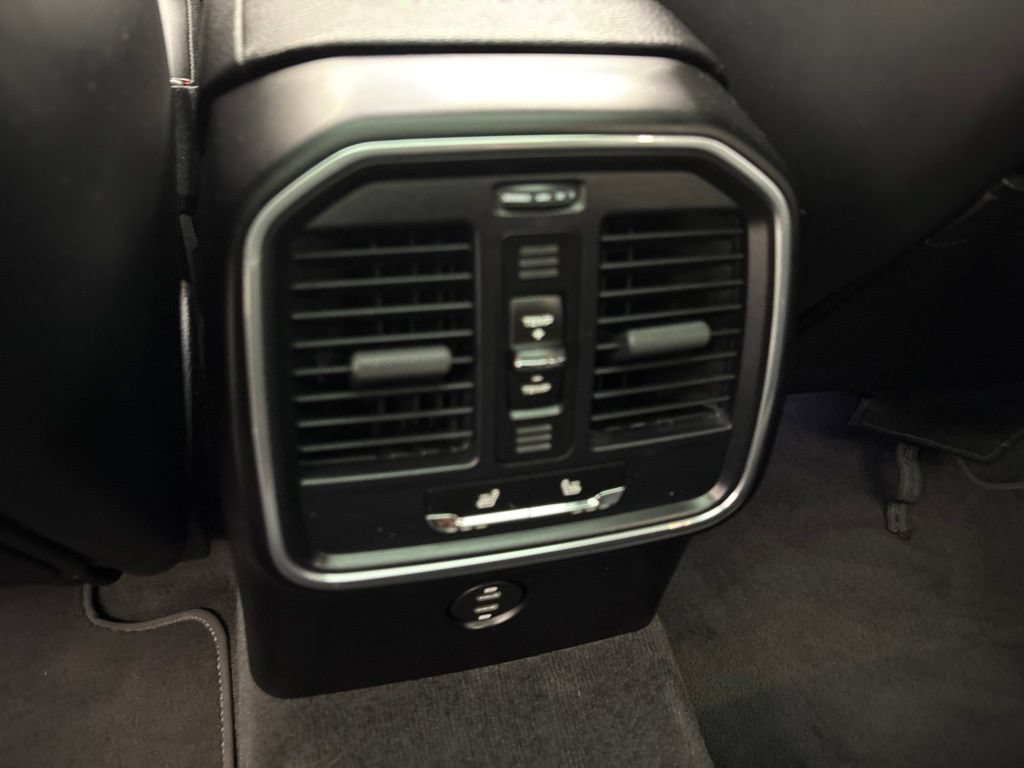 Certified 2023 Porsche Macan AWD/4WD image 30