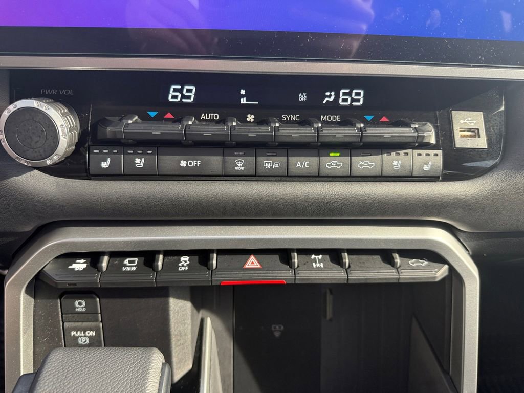 Used 2025 Toyota Tundra Platinum image 23