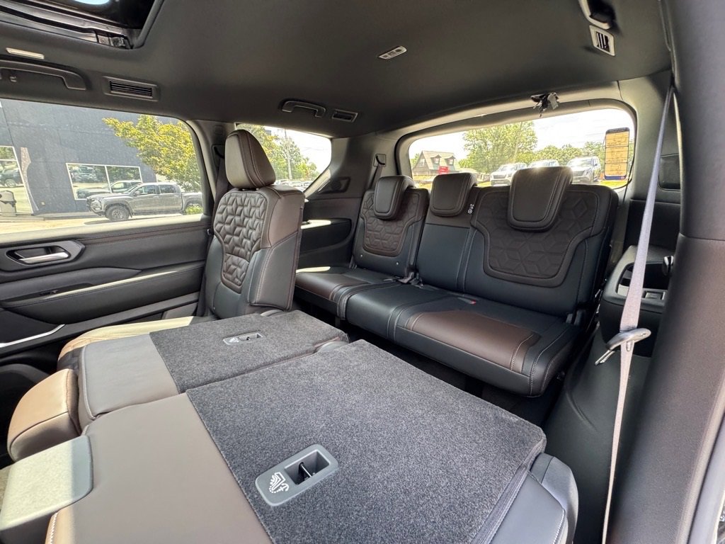New 2025 Nissan Armada Platinum image 14