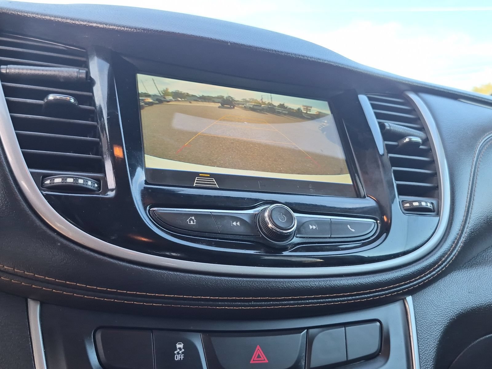 Used 2019 Chevrolet Trax LT w/ LT Convenience Package FWD image 27
